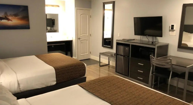 Четырёхместный номер Standard Pacific Inn Monterey