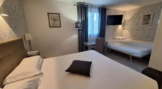 Четырёхместный семейный номер Standard с балконом Best Western LOrangerie