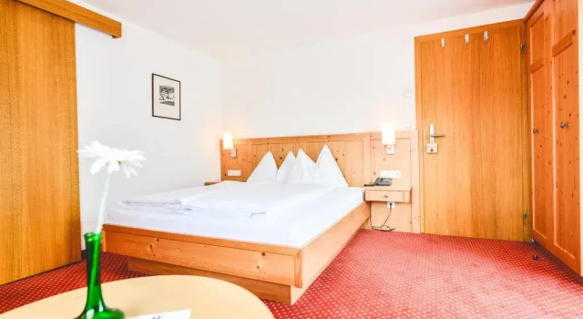 Hotel-Pension Hoferhaus, Rezerwuj Hotel Hotele w Salzburg z parkingiem, Parking