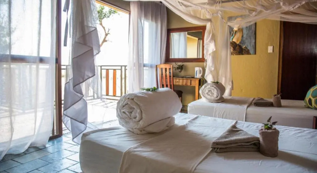 Standard Twin room Namushasha River Lodge