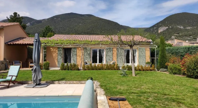 GITE AUX 4 SAISONS DU COLORADO PROVENÇAL - 3 ÉTOILES - Rustrel, Book Hotel Hoteller i Rustrel med parkering, Parkering