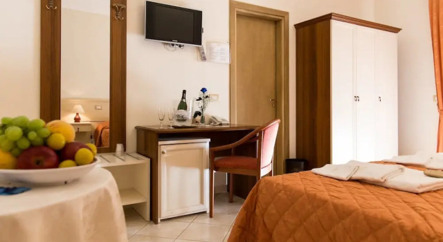 Одноместный номер Standard с балконом Elia Hotel