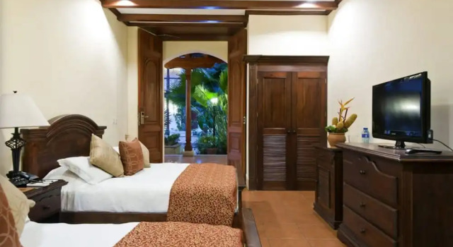 Четырёхместный номер Superior Hotel Plaza Colon - Granada Nicaragua