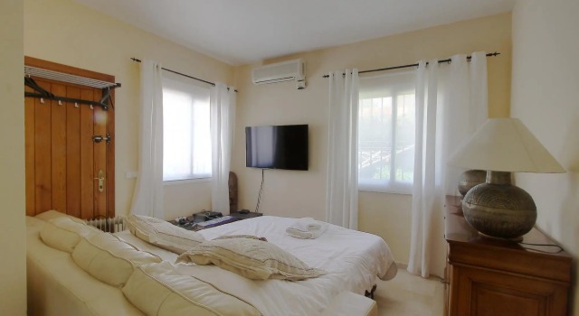 1106 Marbella Large Family Villa, Забронировать Вилла Отели Эстепона с парковкой, рядом с Теннисный корт Bel Air, Парковка
