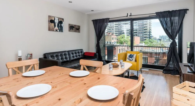 Central 3BR in Downtown MTL by Sonder, Rezervasyon Otel Montreal Quebec