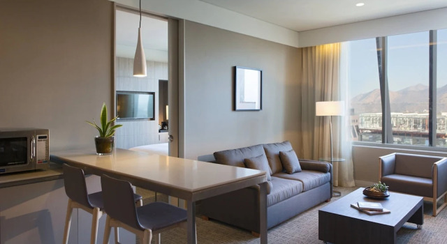 Люкс c 1 комнатой с видом на город Courtyard by Marriott Santiago Las Condes