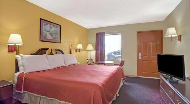 Номер Standard Travelodge by Wyndham Forest Park Atlanta South