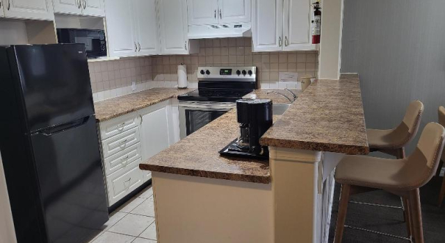 Люкс с балконом и с видом на город Sandman Signature Surrey-Guildford Suites