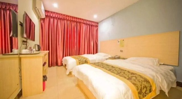 Yijia Express Hotel, Забронировать Отель Наньнин Гуанси