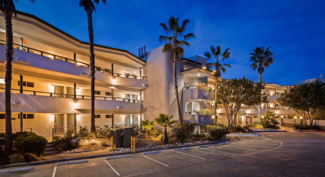 The Encinitan Hotel & Suites, Забронировать Отель Энсинитас San Diego County, рядом с Мунлайт-Стейт-Бич