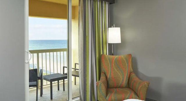 Двухместный номер Standard с балконом и с частичным видом на океан Hampton Inn Daytona Beach/Beachfront