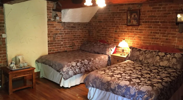 Четырёхместный семейный номер Standard RolandsCroft Guest House