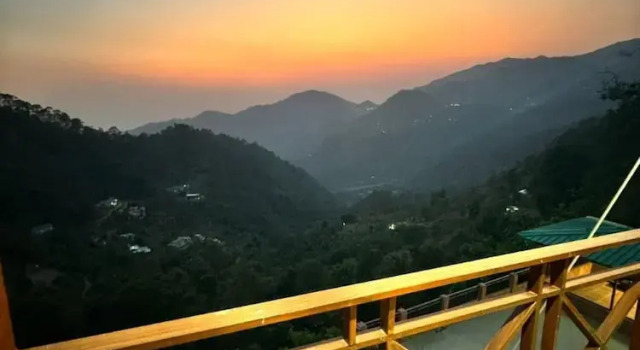Двухместный номер Deluxe с видом на город Goroomgo UK Homestay Nainital With Himalayan View