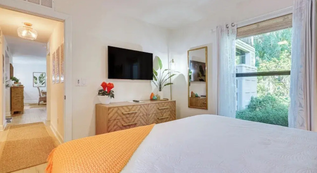Luxe Tropical Resort Escape - Beaches Nearby!