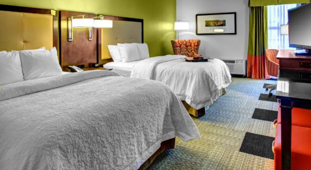 Четырёхместный номер Deluxe Hampton Inn Columbia-Downtown Historic District