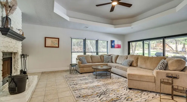 Texas Family-friendly Escape w/ Pool: Near Lake!, 预订 酒店 奥斯汀 Greater Austin