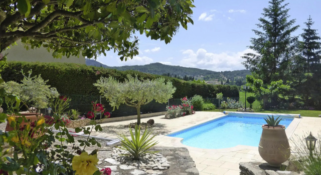 Holiday Home in Provence With Private Pool, Забронировать Отель Отели Малосен с парковкой, рядом с Укрепленная церковь Сен-Пьер-Сен-Мишель, Парковка
