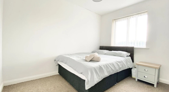 Ammaculate 3 Bedroom Property Near Caltic Manor, Book Vacation Home Newport Gwent, near Coldra Woods