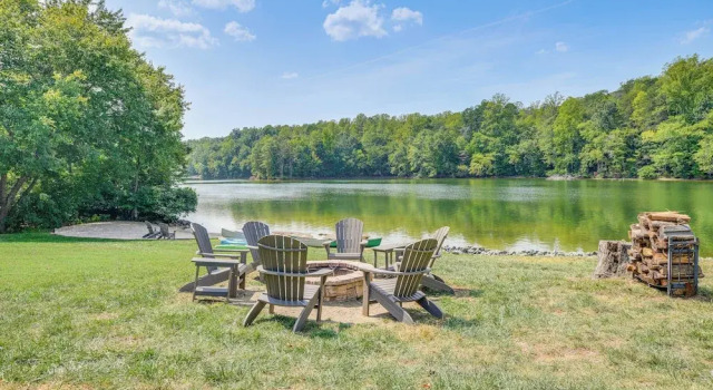 Коттедж Lake Anna Home w/ Dock & Private Shoreline!