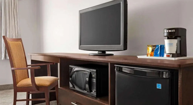 Четырёхместный номер Deluxe Travelodge by Wyndham Timmins