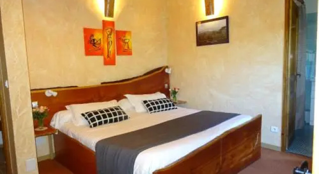 AU BOIS FLEURI Location Villa et Studios Roquebrune-sur-Argens, Забронировать Вилла Виллы Овернь-Рона-Альпы, Вилла