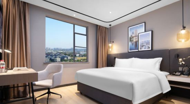 Люкс Superior Country Inn & Suites by Radisson Hotel (Hong'an Jingji Kaifaqu)
