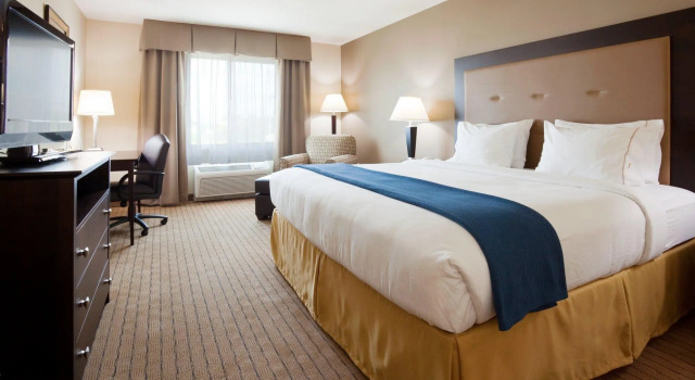 Номер Standard Holiday Inn Express Hotel & Suites Madison-Verona by IHG