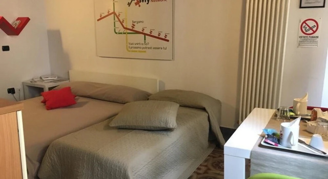 Suite Tower, Забронировать Отель Отели Бергамо с парковкой, рядом с Городской археологический музей, Парковка