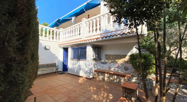 Villa Sitges Les Moreres Beach 15 minutes walking AC Very Confortable Nice Outdoor Areas Pool very sunny