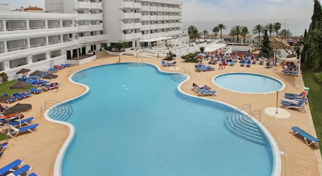 Четырёхместный номер Standard с балконом Hotel Palia La Roca