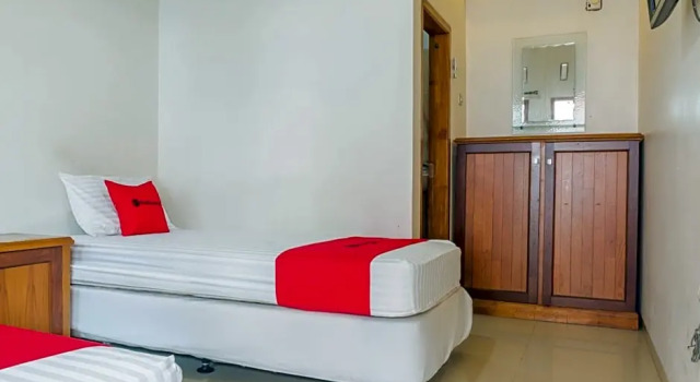 Номер Economy RedDoorz near Pasar Pagi 2 by Cassana
