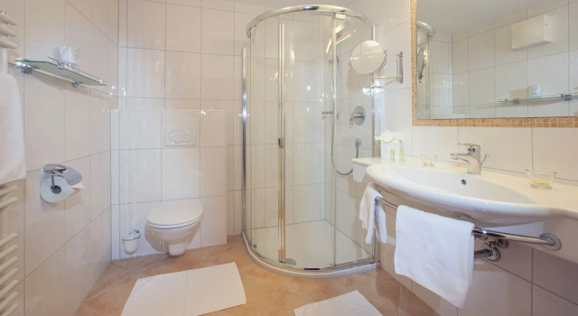 Двухместный номер Standard с балконом и с видом на горы Alpenhotel Tirolerhof Gerlos