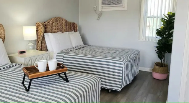 Двухместный номер Standard с видом на бассейн Coastal Inn