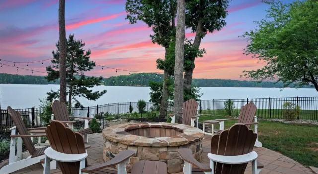 Коттедж Spacious Waterfront Home on Lake Norman With Firepit, Views, and Dock Access