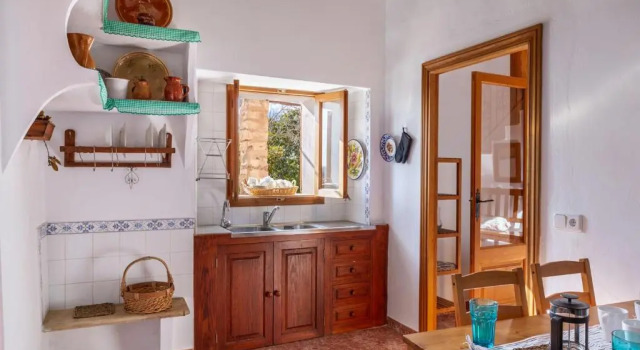Вилла Traditional Mallorcan family villa pool wifi 10pax