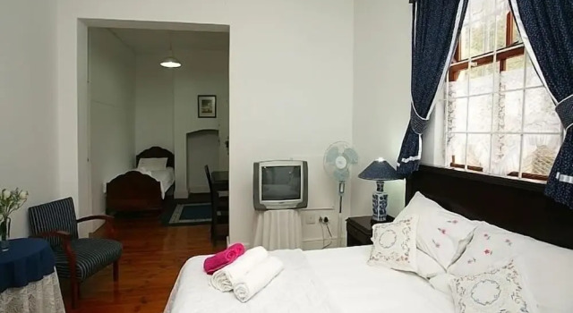 Трёхместный номер Standard District Six Guesthouse