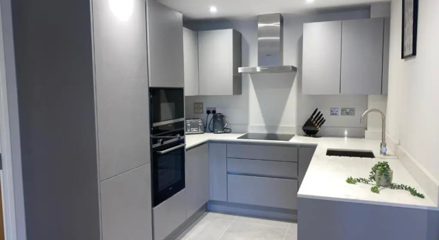 Апартаменты Deluxe Roomotel - Oakview Moseley