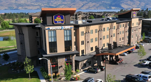 Кровать в общем номере Fairfield Inn & Suites by Marriott West Kelowna