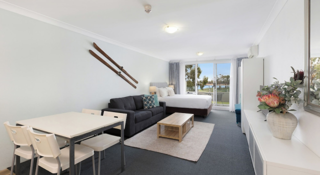 Студия с балконом Horizons Lake Jindabyne