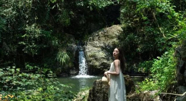 Anji Wenshan tired late · See mountain view cloud holiday light luxury hotel