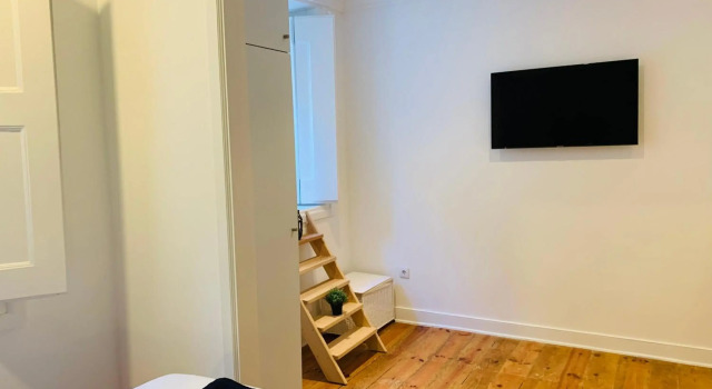 Spacious 1 bedroom apartment with a Parking Spot in Chiado, Забронировать Апартаменты/квартира Отели Лиссабона с парковкой, рядом с Money Museum, Парковка