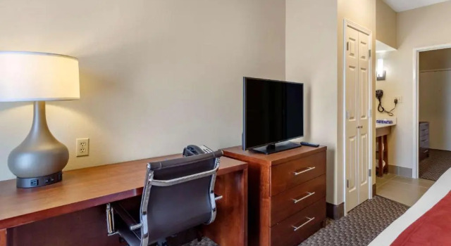 Люкс Comfort Suites Cordova