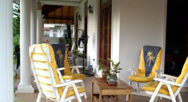 White House Negombo