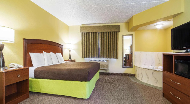Двухместный люкс AmericInn by Wyndham Sioux Falls