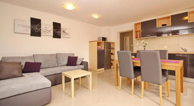 Apartments Gorica II, Varaa Huoneisto Hotellit Kvarner Islands uima-altaalla, Uima-allas