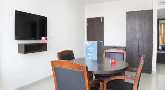 Hotel N7, Rezerwuj Hotel Surūrnagar 