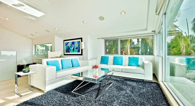 Hollywood Estate With Stunning Views