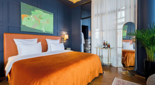 Zorba&Bond Hotel on the 8th
