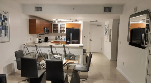 Апартаменты с балконом Wonderful 1 bedroom condo in Midtown