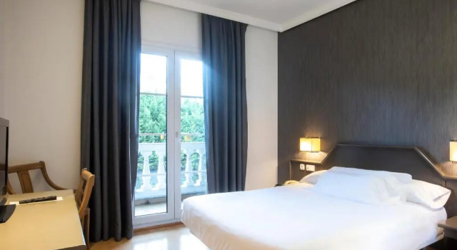 Двухместный номер Standard с балконом Hotel Urdanibia Park